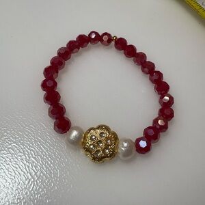Elegant Red Beaded Bracelet with Gold Accent